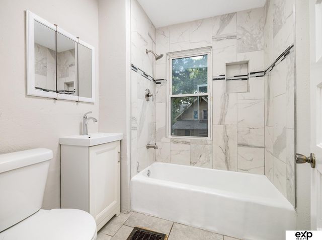 1214 S 25th Avenue, Omaha, NE 68105