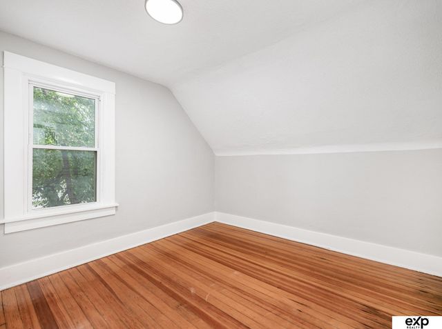 1214 S 25th Avenue, Omaha, NE 68105