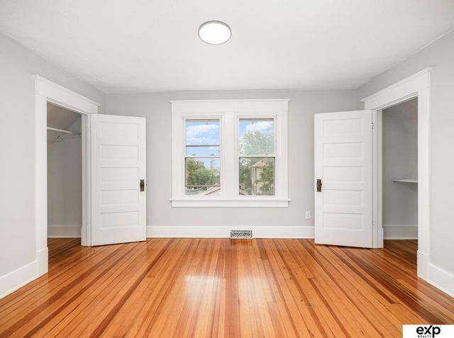 1214 S 25th Avenue, Omaha, NE 68105