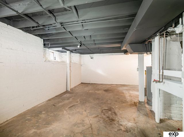 1214 S 25th Avenue, Omaha, NE 68105