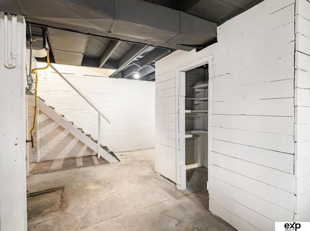 1214 S 25th Avenue, Omaha, NE 68105