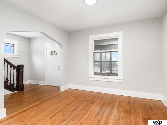 1214 S 25th Avenue, Omaha, NE 68105