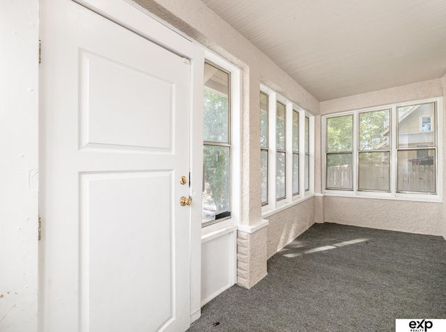 1214 S 25th Avenue, Omaha, NE 68105