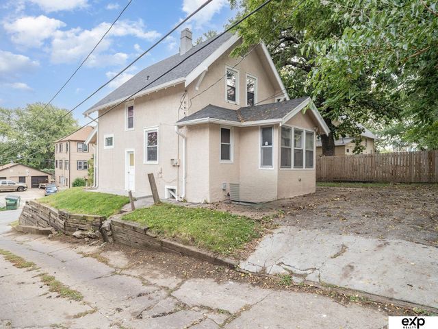 1214 S 25th Avenue, Omaha, NE 68105