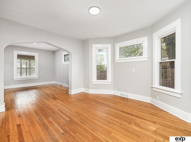 1214 S 25th Avenue, Omaha, NE 68105