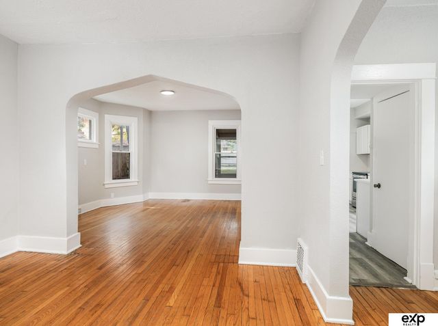 1214 S 25th Avenue, Omaha, NE 68105