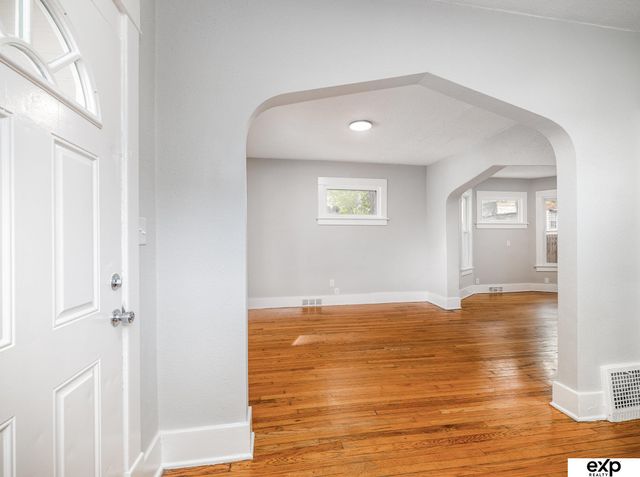 1214 S 25th Avenue, Omaha, NE 68105