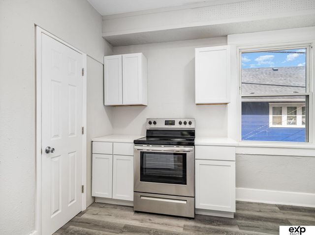 1214 S 25th Avenue, Omaha, NE 68105