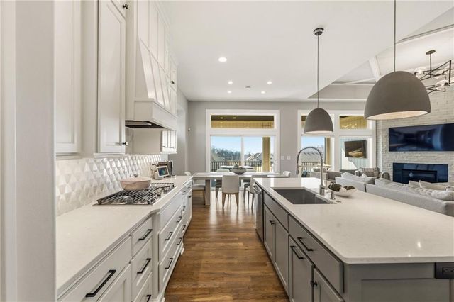 5765 NW Barn Hill Road, Parkville, MO 64152