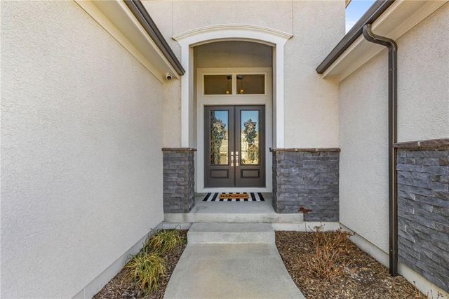 5765 NW Barn Hill Road, Parkville, MO 64152