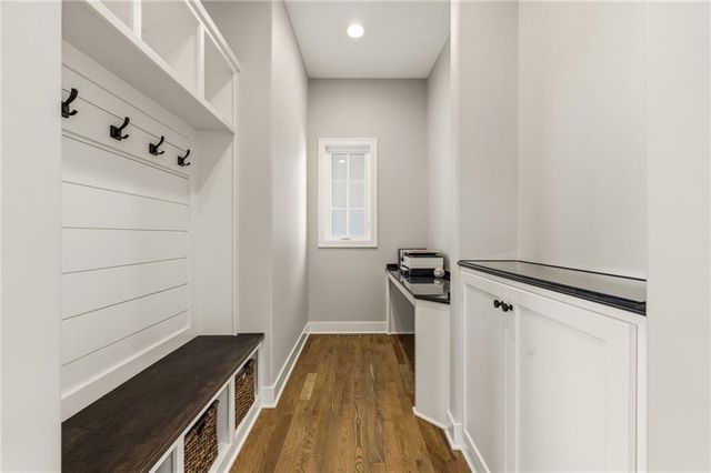 5765 NW Barn Hill Road, Parkville, MO 64152