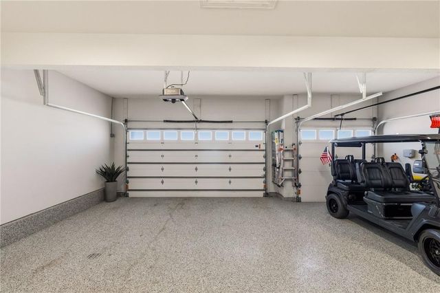 5765 NW Barn Hill Road, Parkville, MO 64152