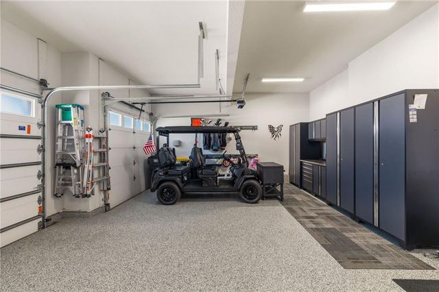 5765 NW Barn Hill Road, Parkville, MO 64152