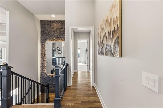 5765 NW Barn Hill Road, Parkville, MO 64152