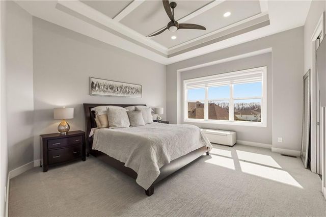 5765 NW Barn Hill Road, Parkville, MO 64152