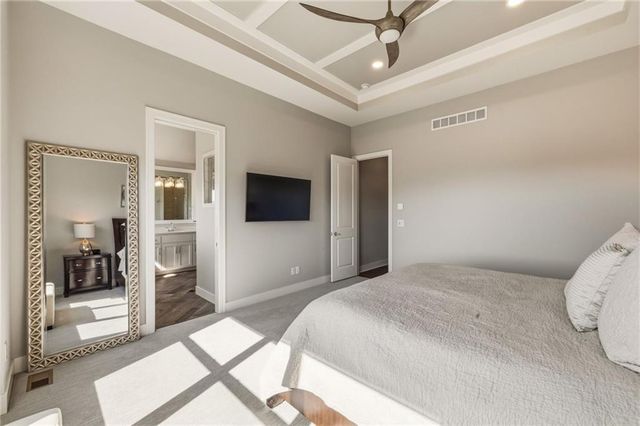 5765 NW Barn Hill Road, Parkville, MO 64152