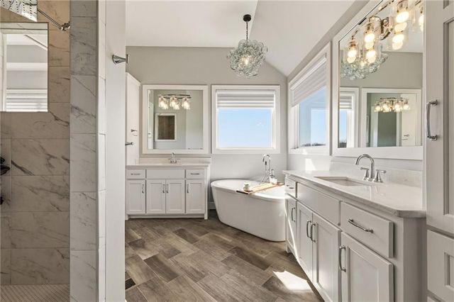 5765 NW Barn Hill Road, Parkville, MO 64152