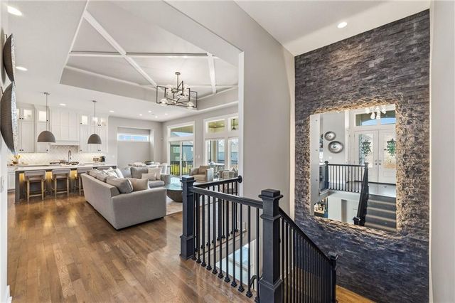 5765 NW Barn Hill Road, Parkville, MO 64152