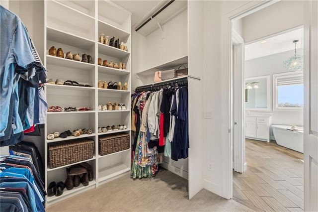 5765 NW Barn Hill Road, Parkville, MO 64152