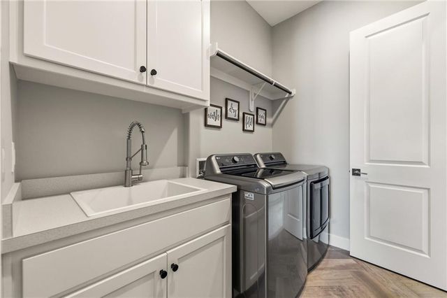 5765 NW Barn Hill Road, Parkville, MO 64152