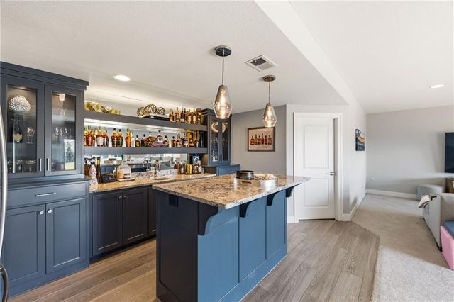 5765 NW Barn Hill Road, Parkville, MO 64152