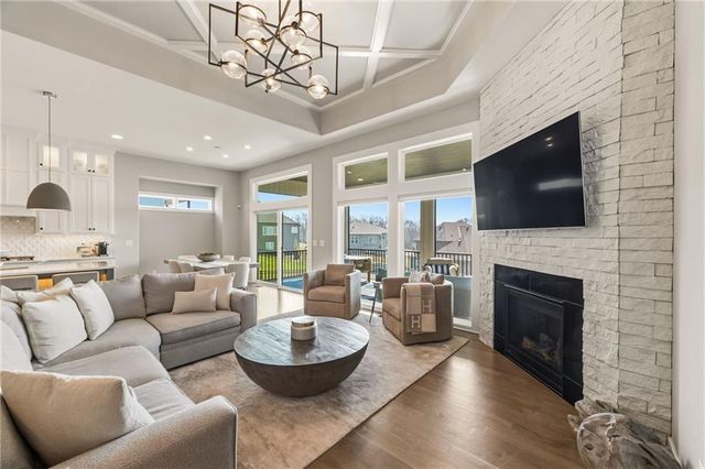 5765 NW Barn Hill Road, Parkville, MO 64152