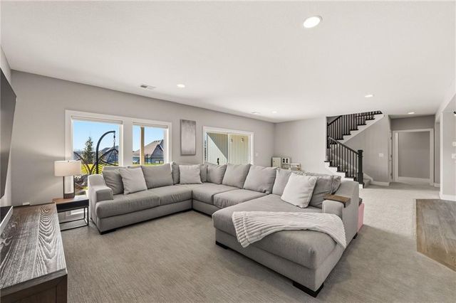 5765 NW Barn Hill Road, Parkville, MO 64152