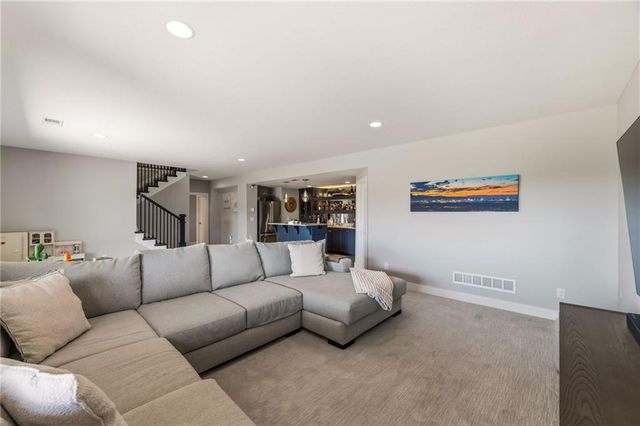 5765 NW Barn Hill Road, Parkville, MO 64152