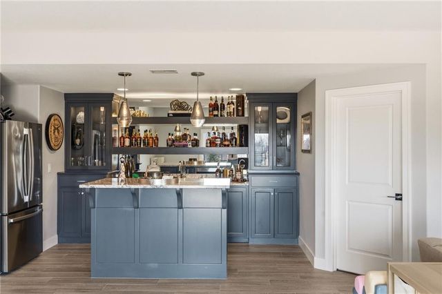 5765 NW Barn Hill Road, Parkville, MO 64152