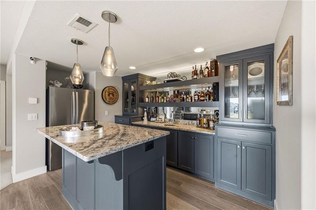 5765 NW Barn Hill Road, Parkville, MO 64152