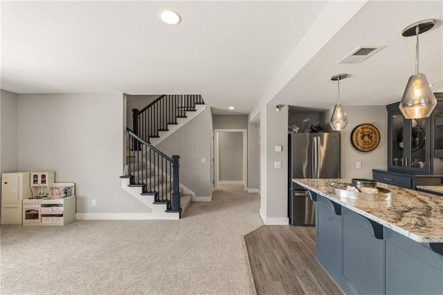 5765 NW Barn Hill Road, Parkville, MO 64152