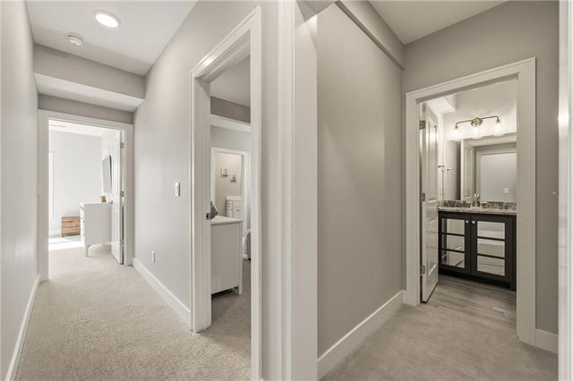 5765 NW Barn Hill Road, Parkville, MO 64152