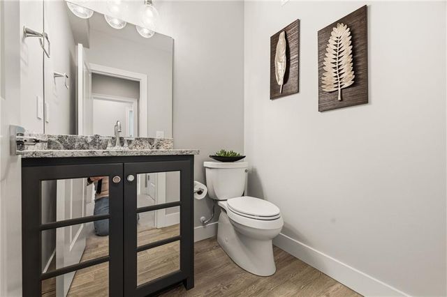 5765 NW Barn Hill Road, Parkville, MO 64152