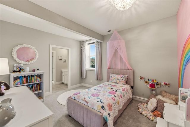 5765 NW Barn Hill Road, Parkville, MO 64152