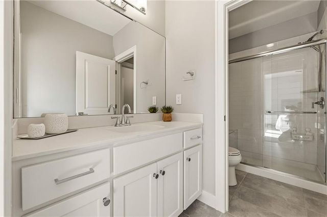 5765 NW Barn Hill Road, Parkville, MO 64152