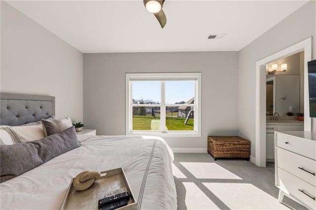 5765 NW Barn Hill Road, Parkville, MO 64152