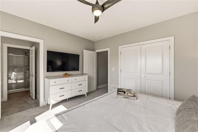 5765 NW Barn Hill Road, Parkville, MO 64152