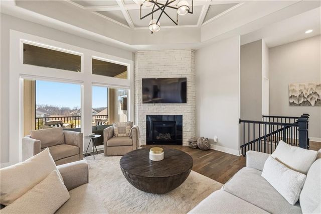 5765 NW Barn Hill Road, Parkville, MO 64152