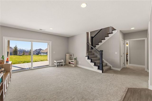 5765 NW Barn Hill Road, Parkville, MO 64152