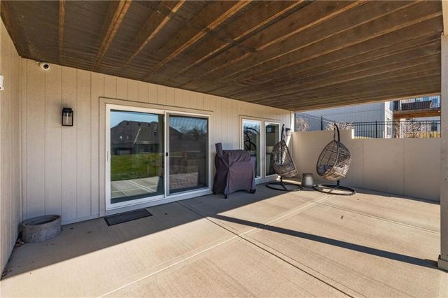 5765 NW Barn Hill Road, Parkville, MO 64152