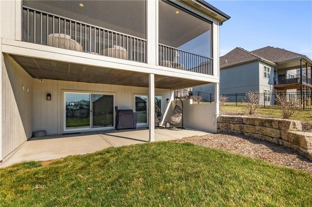 5765 NW Barn Hill Road, Parkville, MO 64152