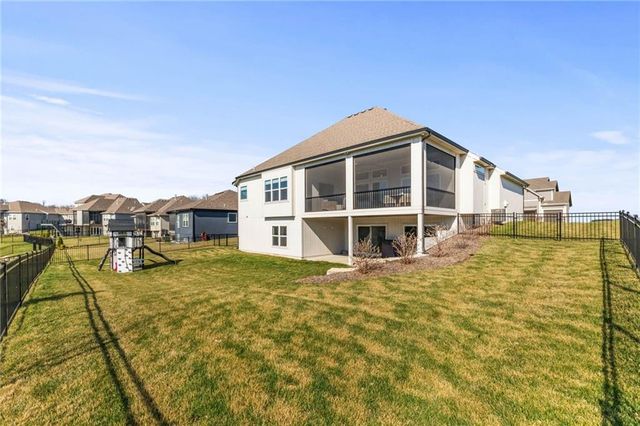 5765 NW Barn Hill Road, Parkville, MO 64152