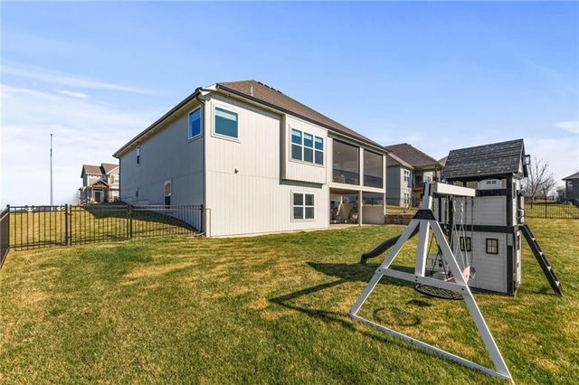 5765 NW Barn Hill Road, Parkville, MO 64152