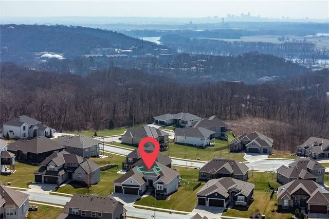 5765 NW Barn Hill Road, Parkville, MO 64152