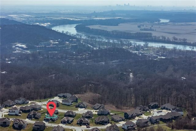 5765 NW Barn Hill Road, Parkville, MO 64152