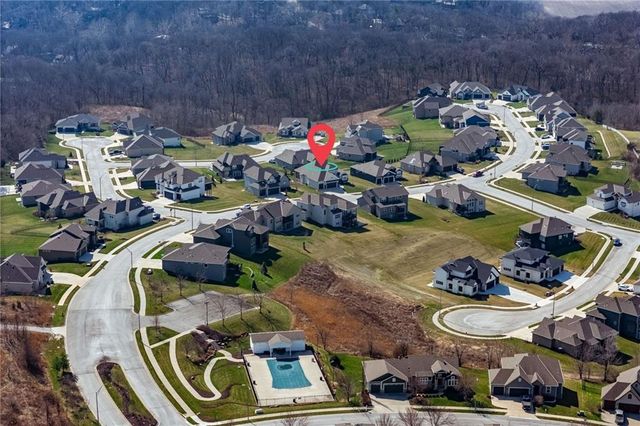 5765 NW Barn Hill Road, Parkville, MO 64152