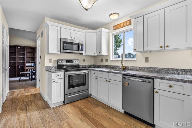 4350 Southview Way Drive, St Louis, MO 63129