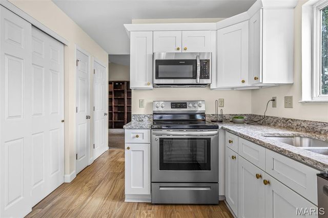 4350 Southview Way Drive, St Louis, MO 63129
