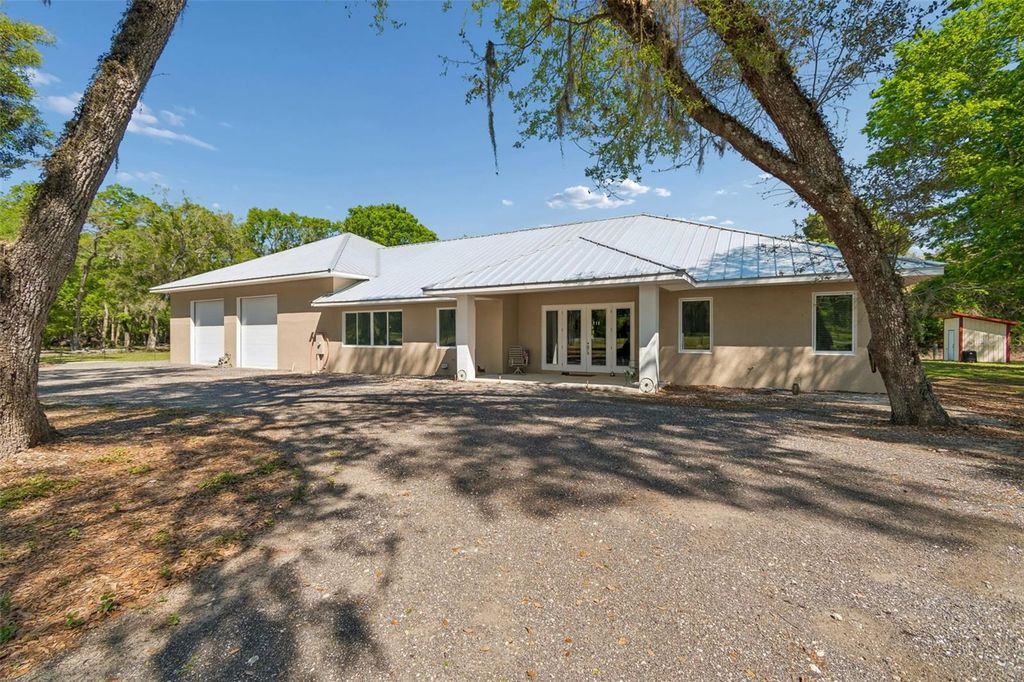 Image 2 of property listing at 4300 CR 673, Bushnell, FL 33513