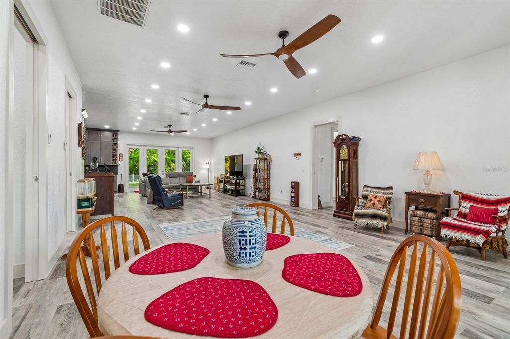 Image 12 of property listing at 4300 CR 673, Bushnell, FL 33513